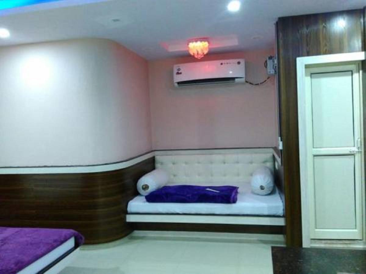 Hotel Blue Star Datia Экстерьер фото